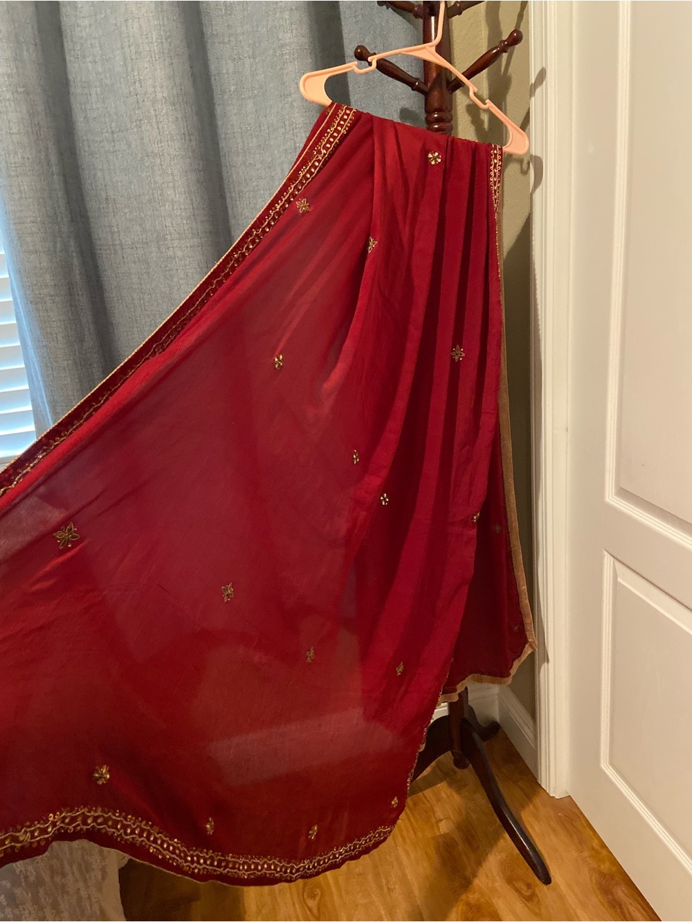 Elegant Pure Dasheen Burgundy Indian Women's Scarf Dupatta Shawl Gold Embroidery - Picture 4 of 6